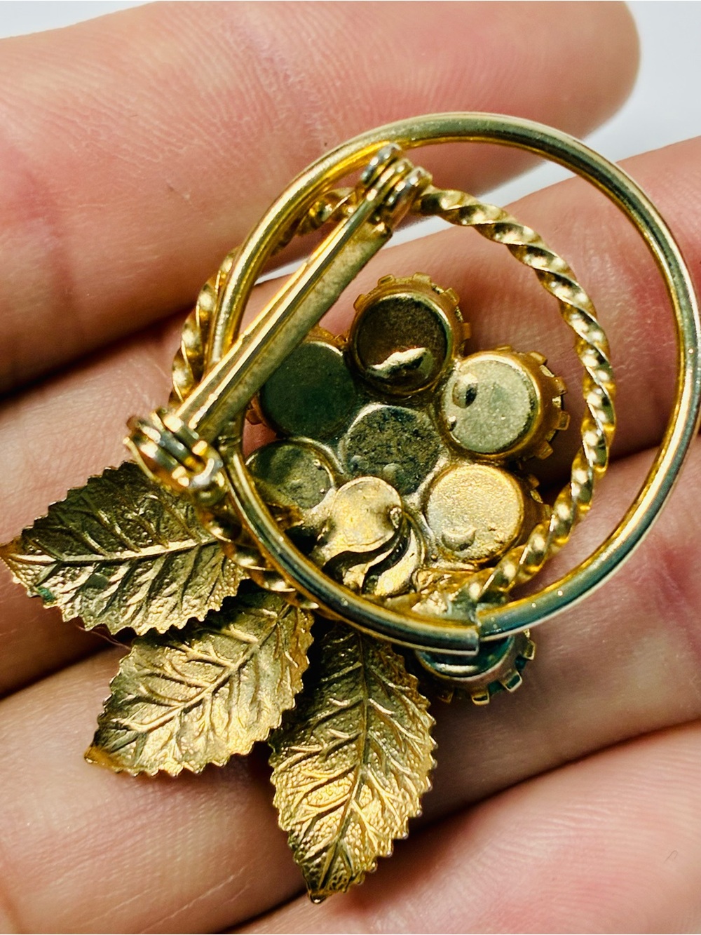Gold-Tone Leaf Brooch with Bright Green Stones VTG Retro - Picture 6 of 8